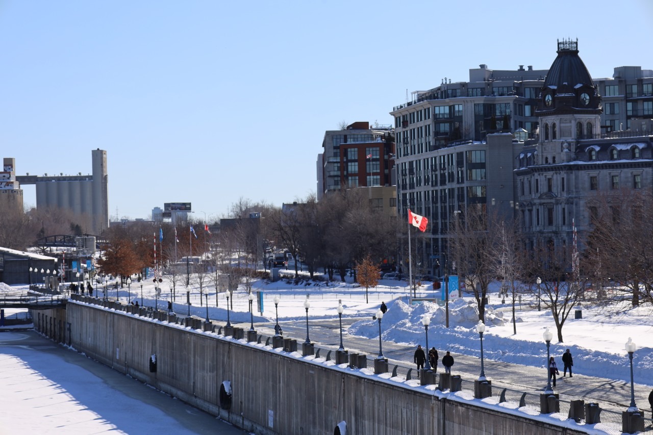 Vue des quais du Vieux-Port de Montréal