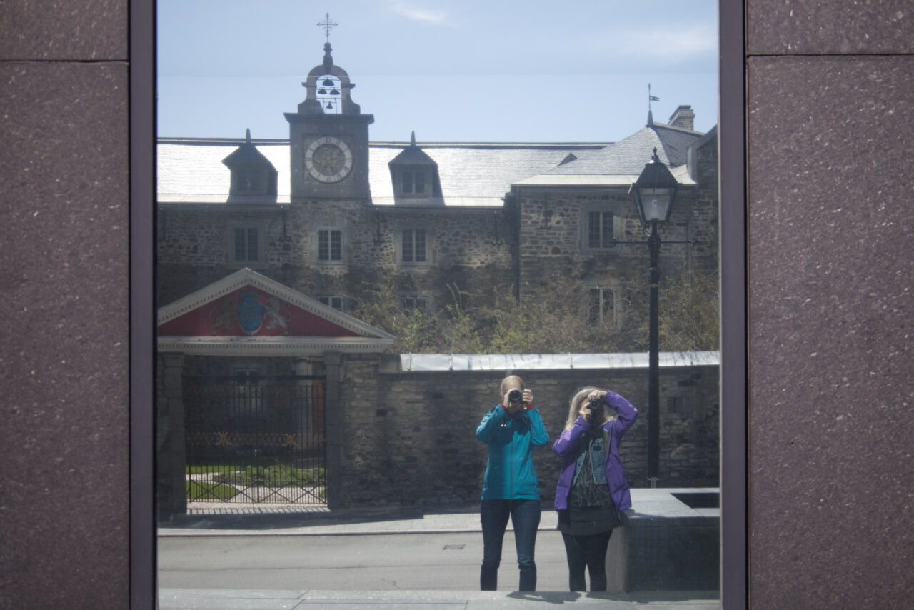 Lise et Sarah dans le Vieux-Montréal