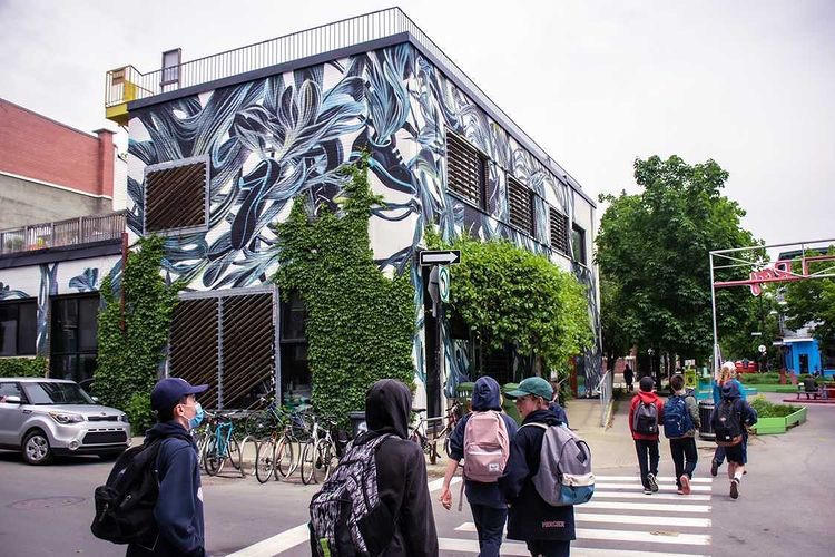 Visite murales groupe étudiants Guidatour